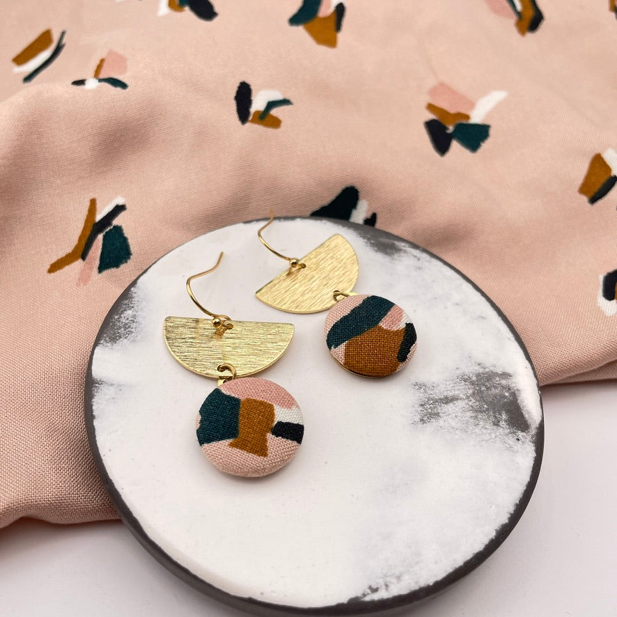 Ohrringe Halbmond . Klecks Beige
