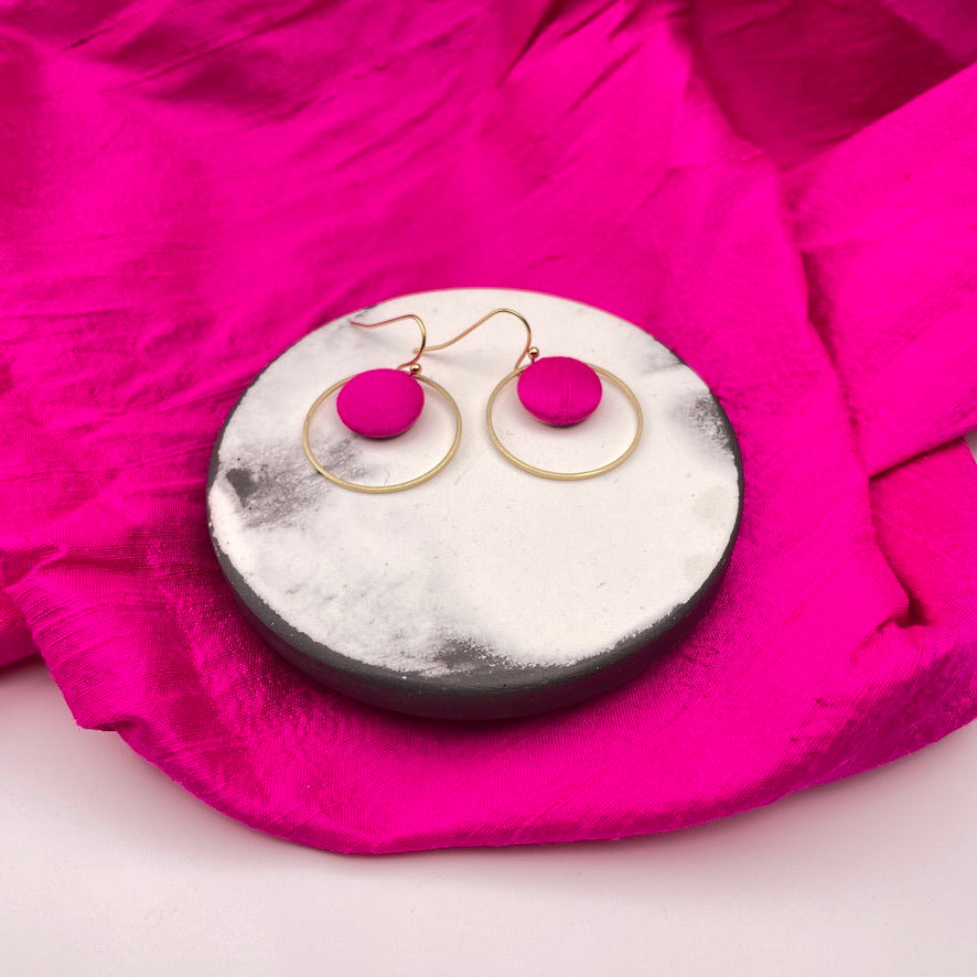 Ohrringe Inner Circle klein . Bright Pink