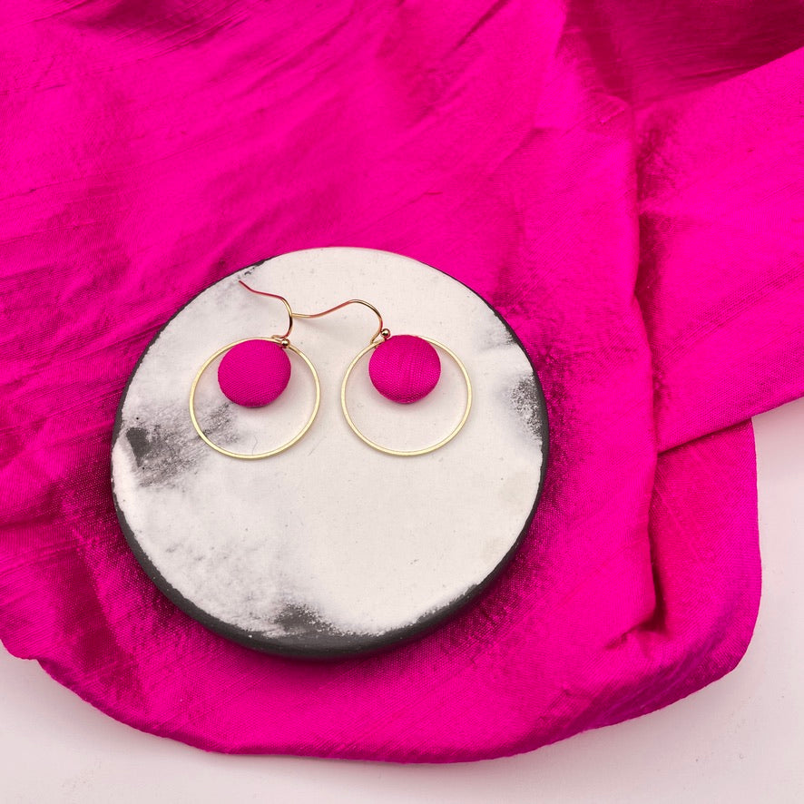 Ohrringe Inner Circle klein . Bright Pink