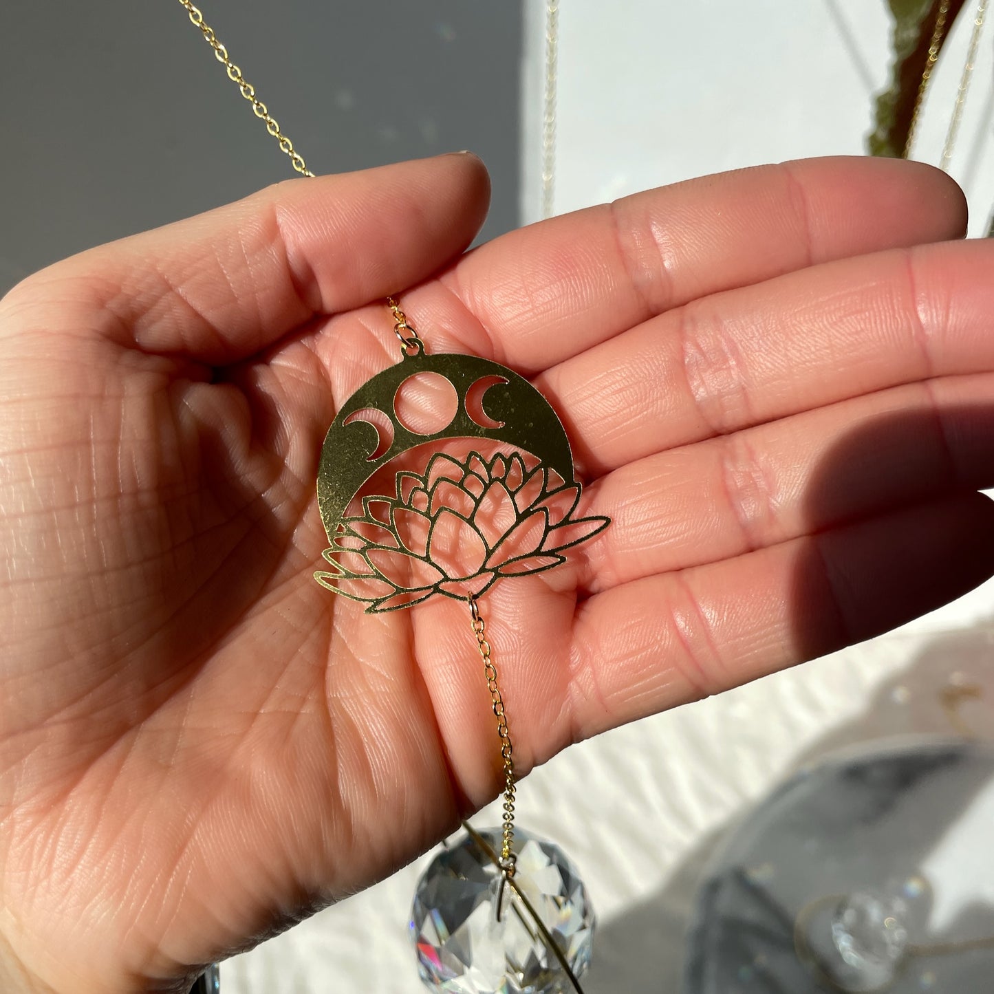 Suncatcher Lotus Mond-Lichtfänger, Regenbogenkristall, Fensterdeko, Geschenk zur Geburt, kleines Dankeschön