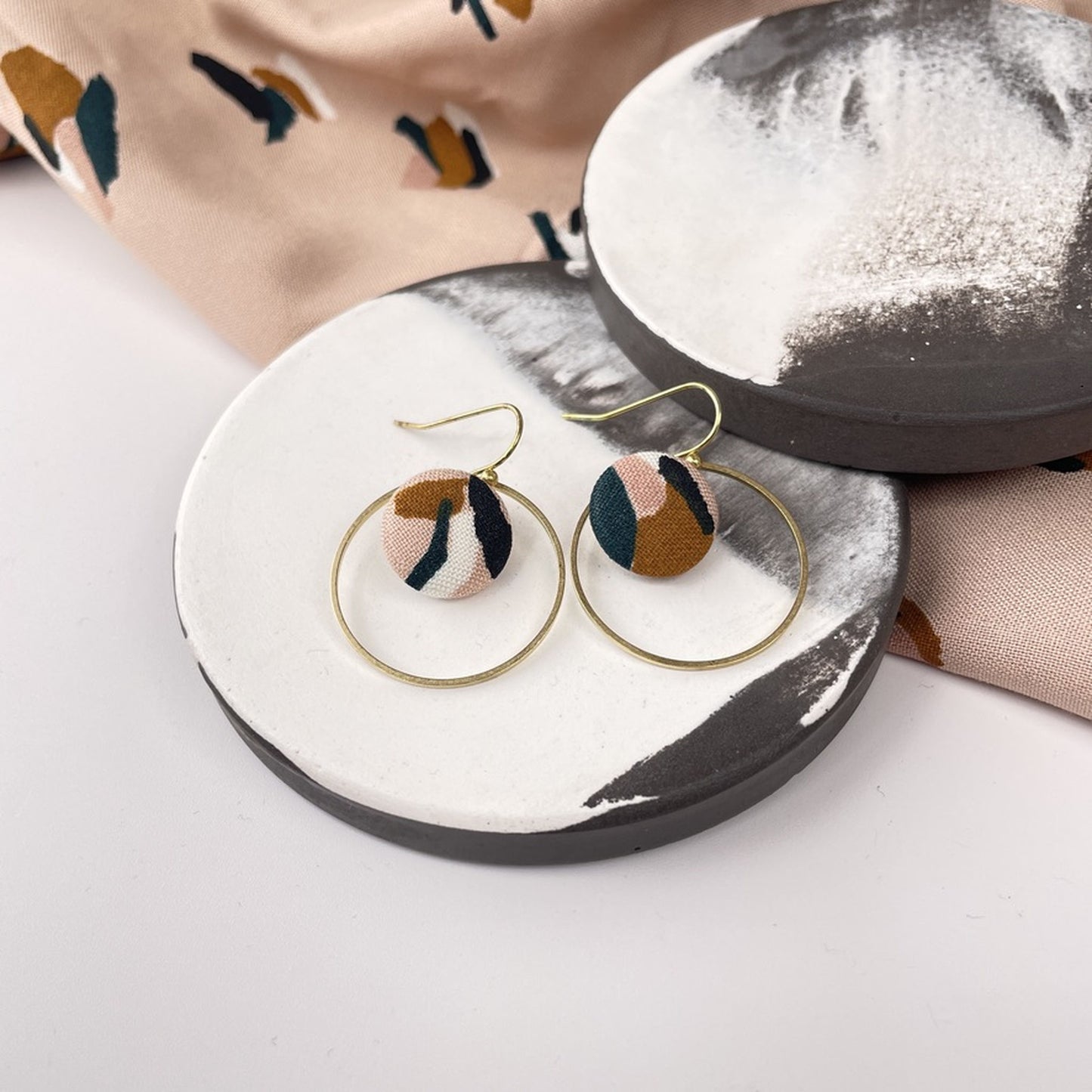 Ohrringe Inner Circle klein .Natural Klecks