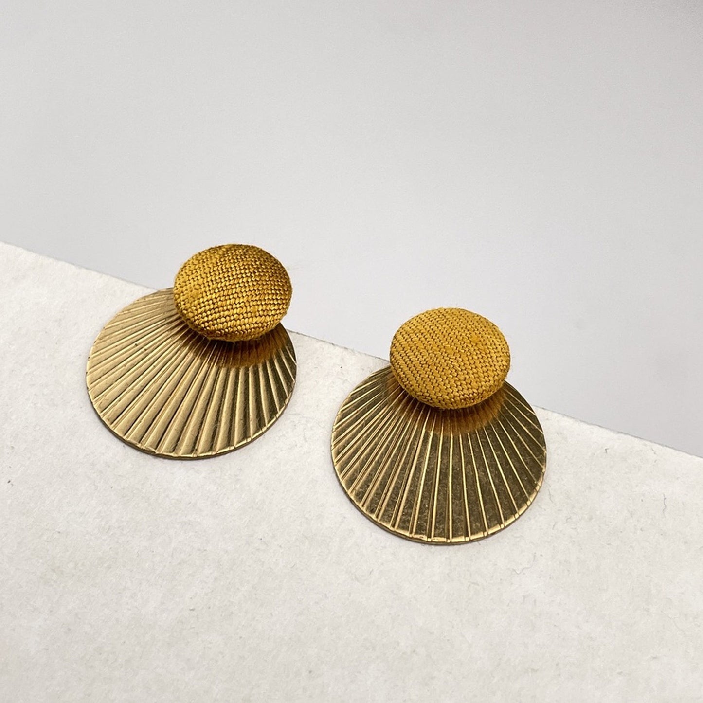 Ohrstecker Rundling in Gelb