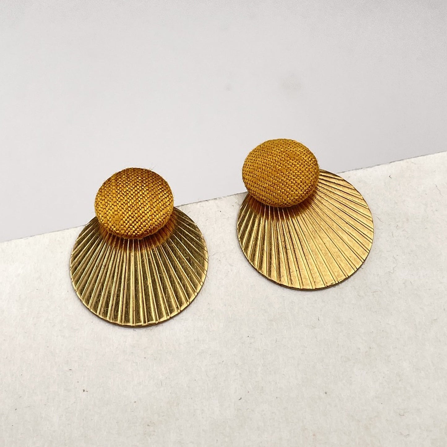 Ohrstecker Rundling in Gelb