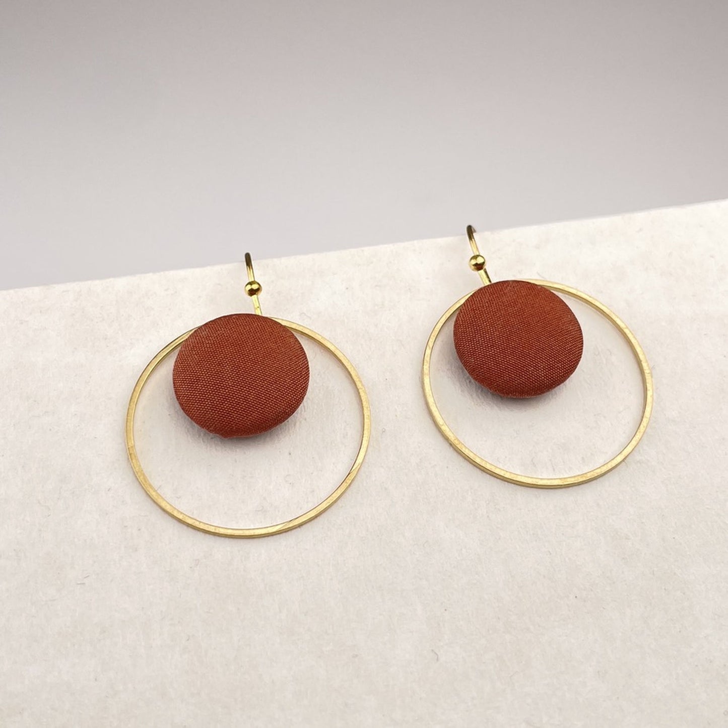 Ohrringe Inner Circle klein in Mocca