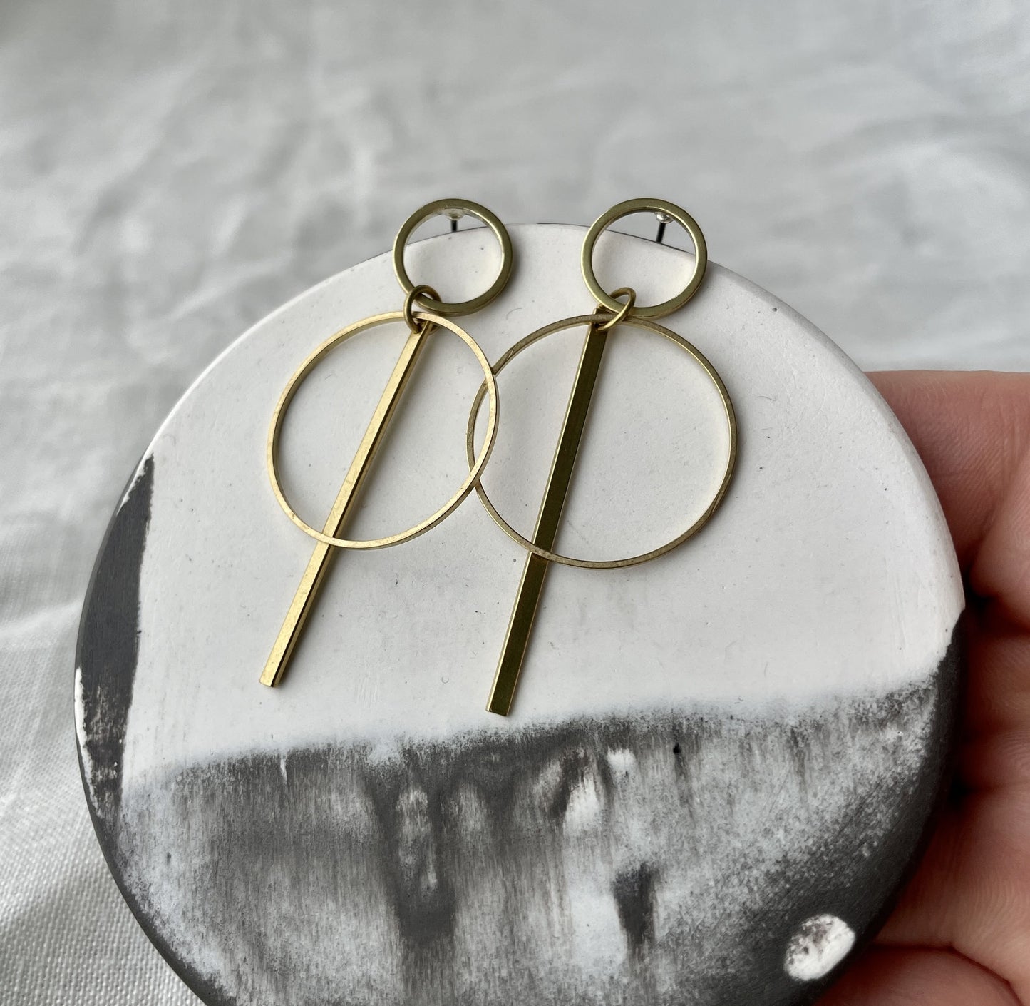 ✨Doti – Punkt Punkt Strich als lange Ohrstecker