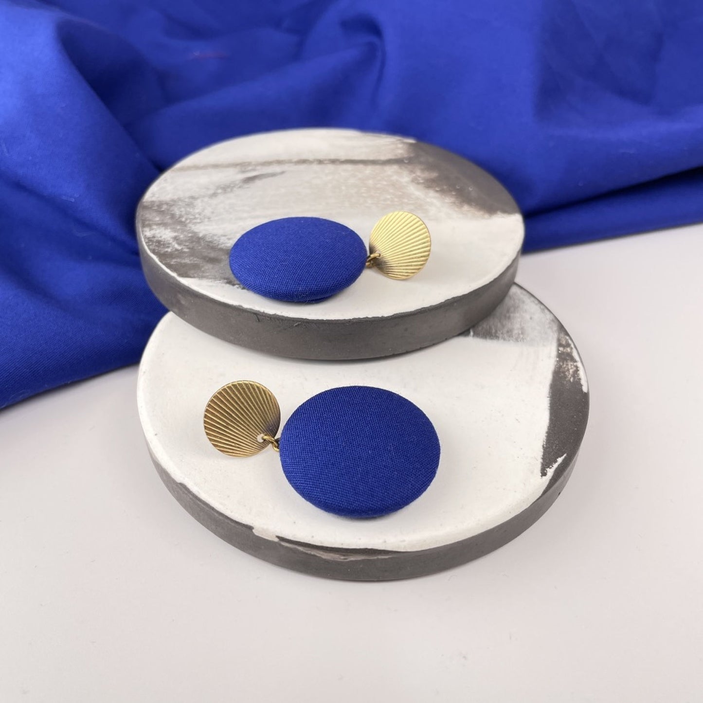 Ohrstecker MegaTransit in Royalblau