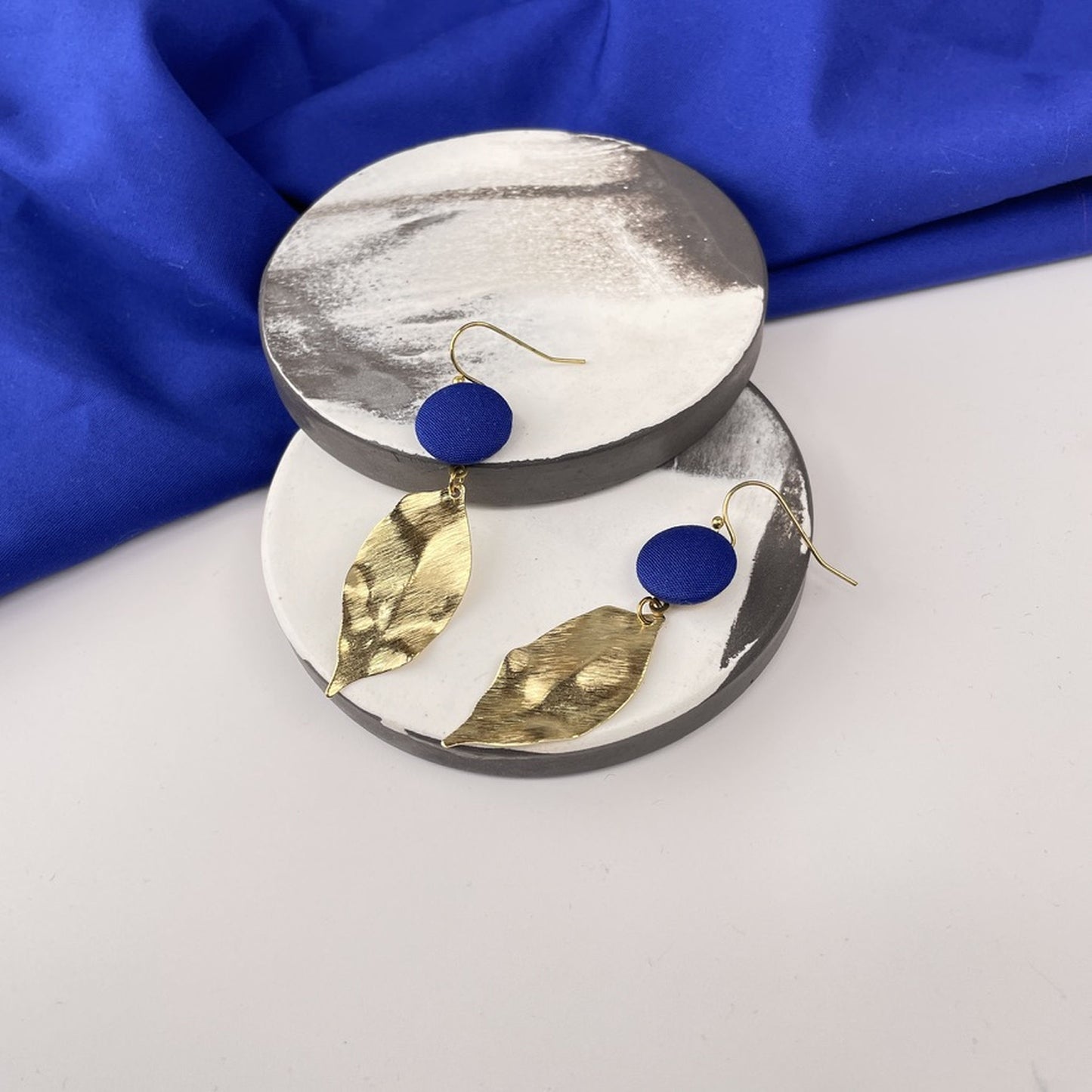 Ohrringe Lievs in Royalblau