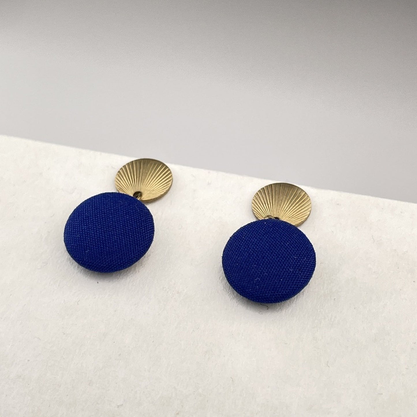 Ohrstecker Transit in Royalblau