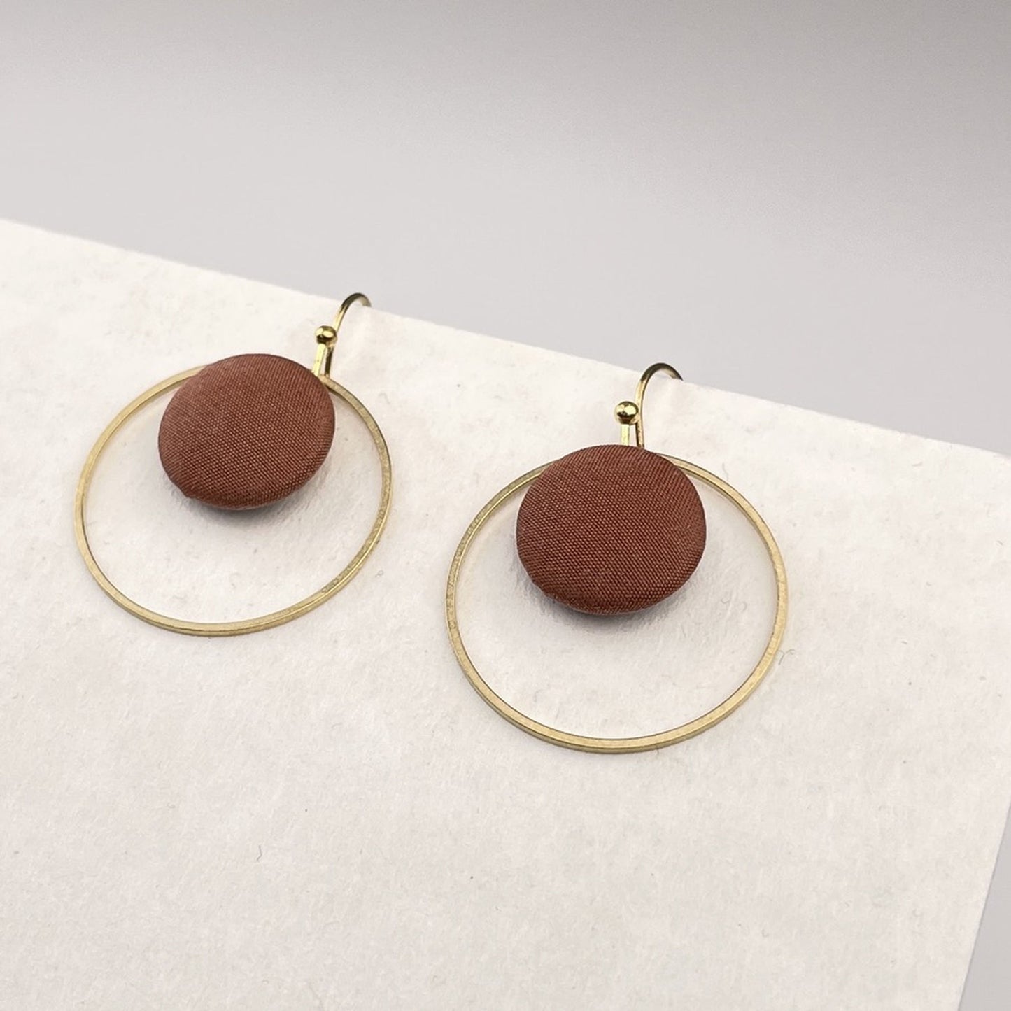 Ohrringe Inner Circle klein in Mocca