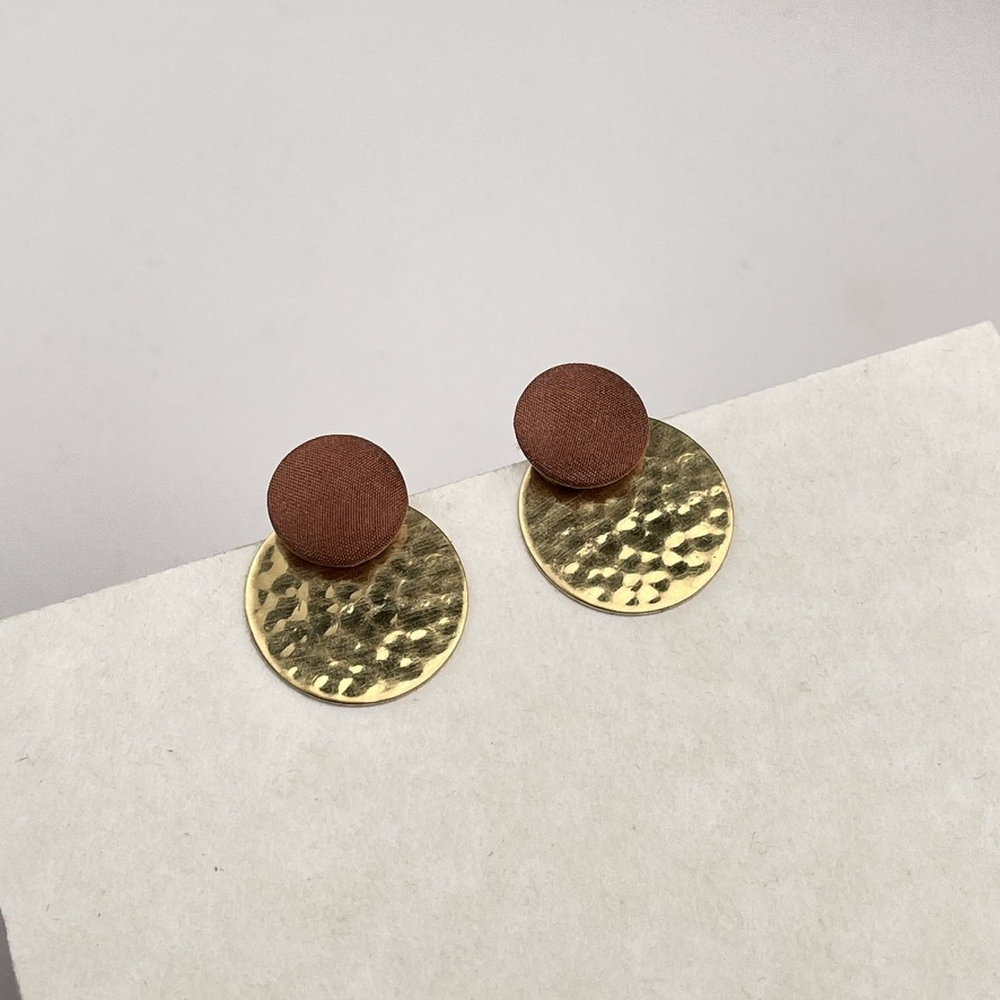 Ohrstecker Rundling in Mocca