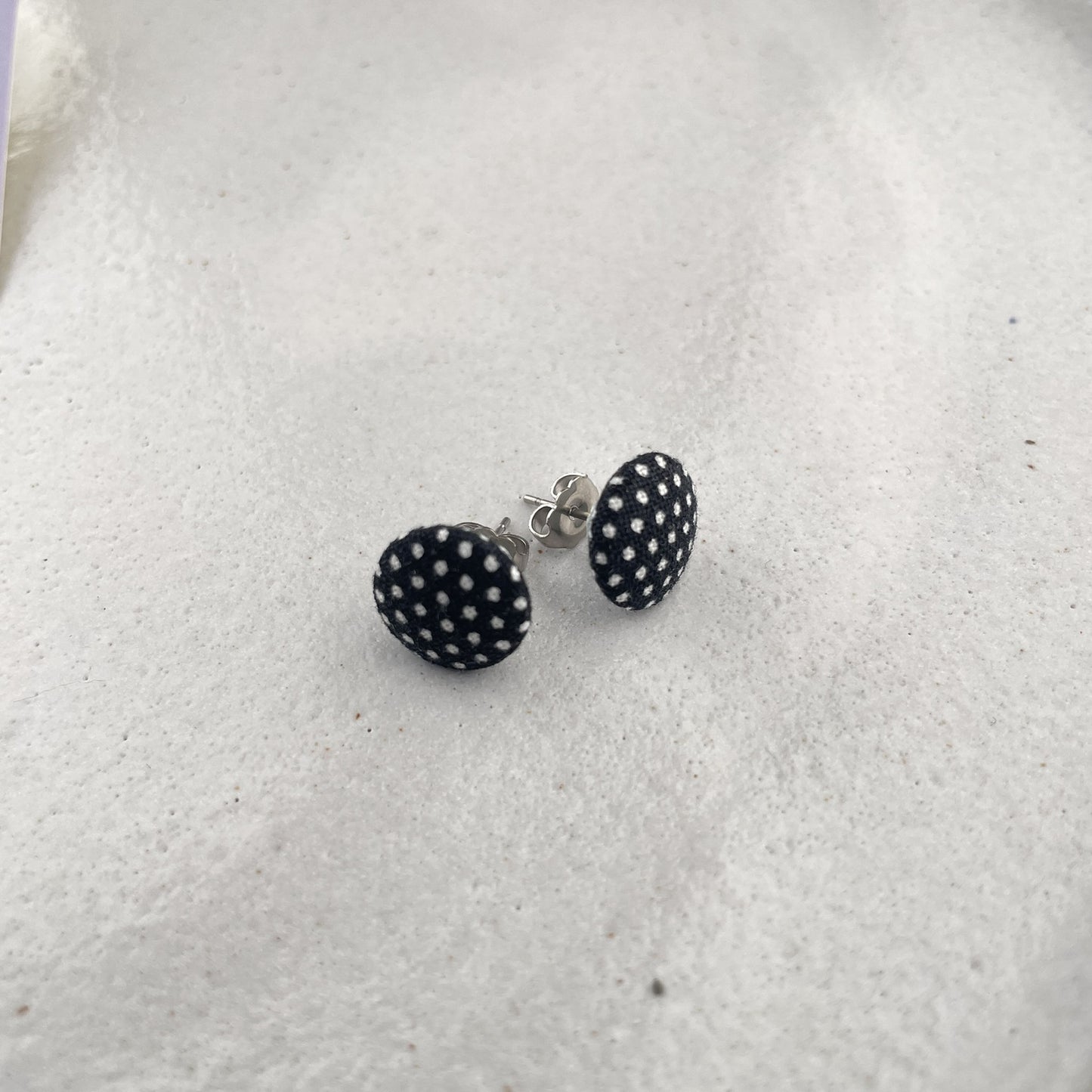 kleine Stoffstecker . PolkaDots schwarz