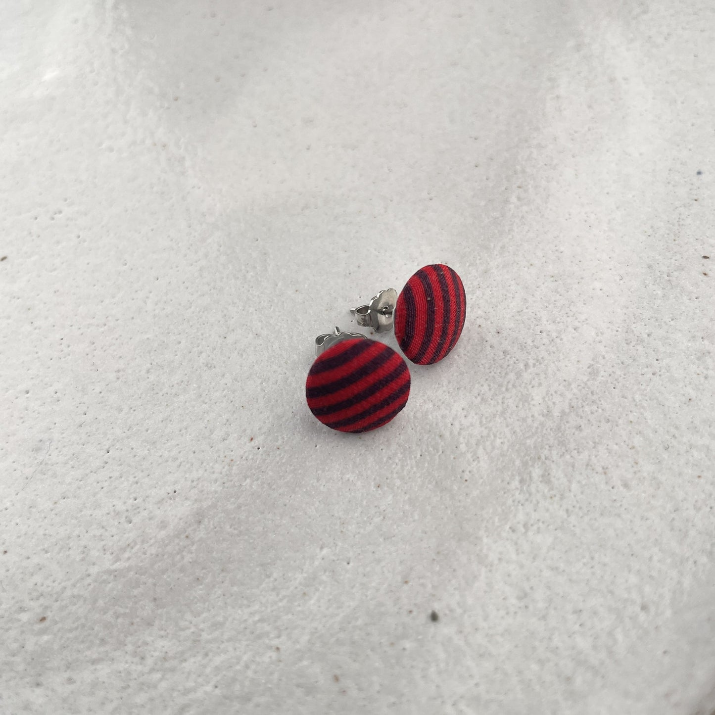 kleine Stoffstecker . Streifen rot blau
