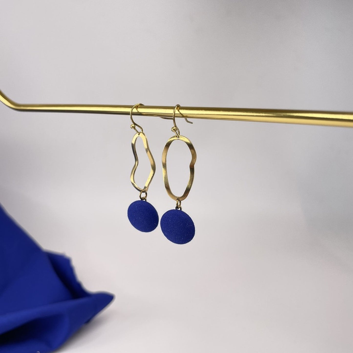 Ohrringe Swing in Royalblau
