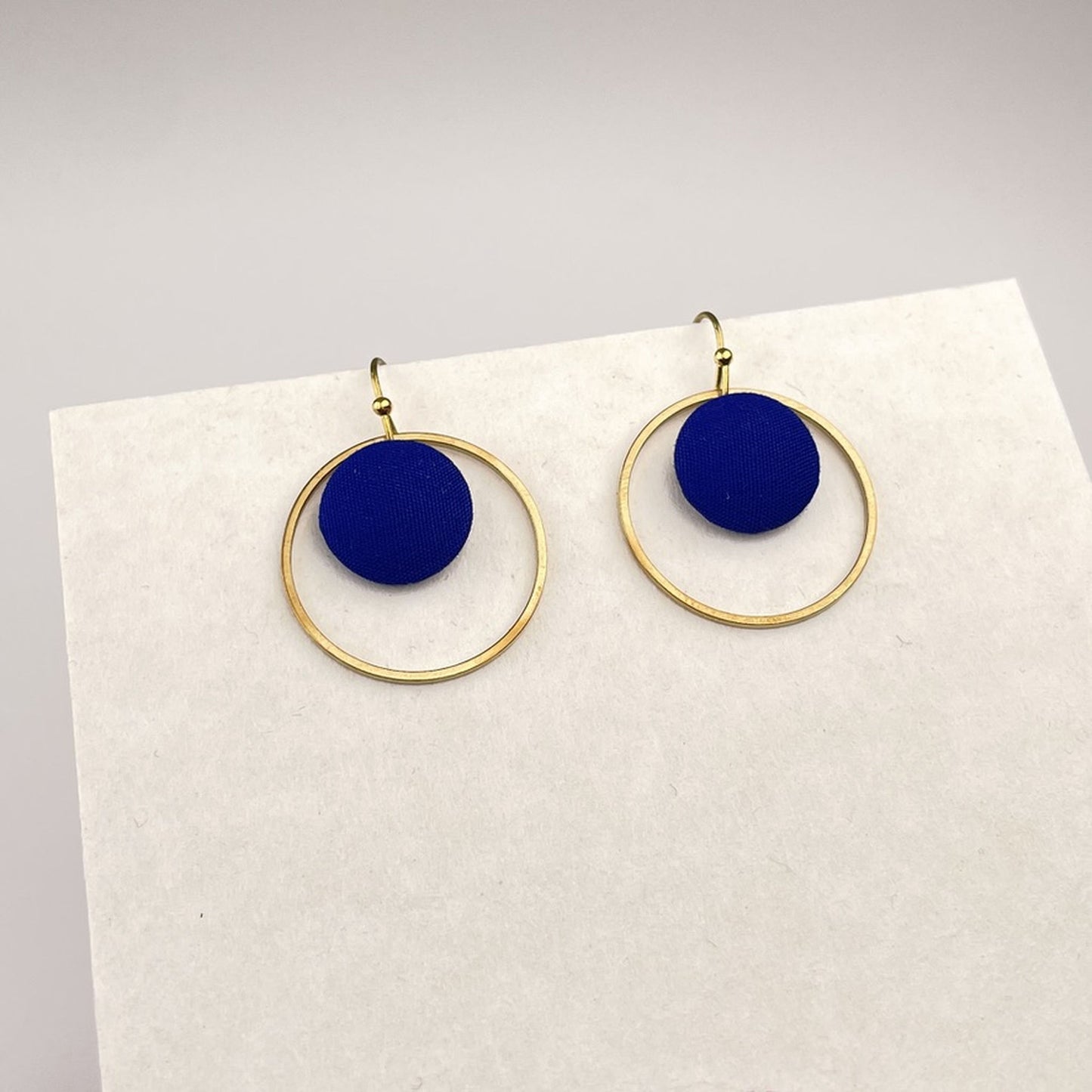 Ohrringe Inner Circle klein in Royalblau
