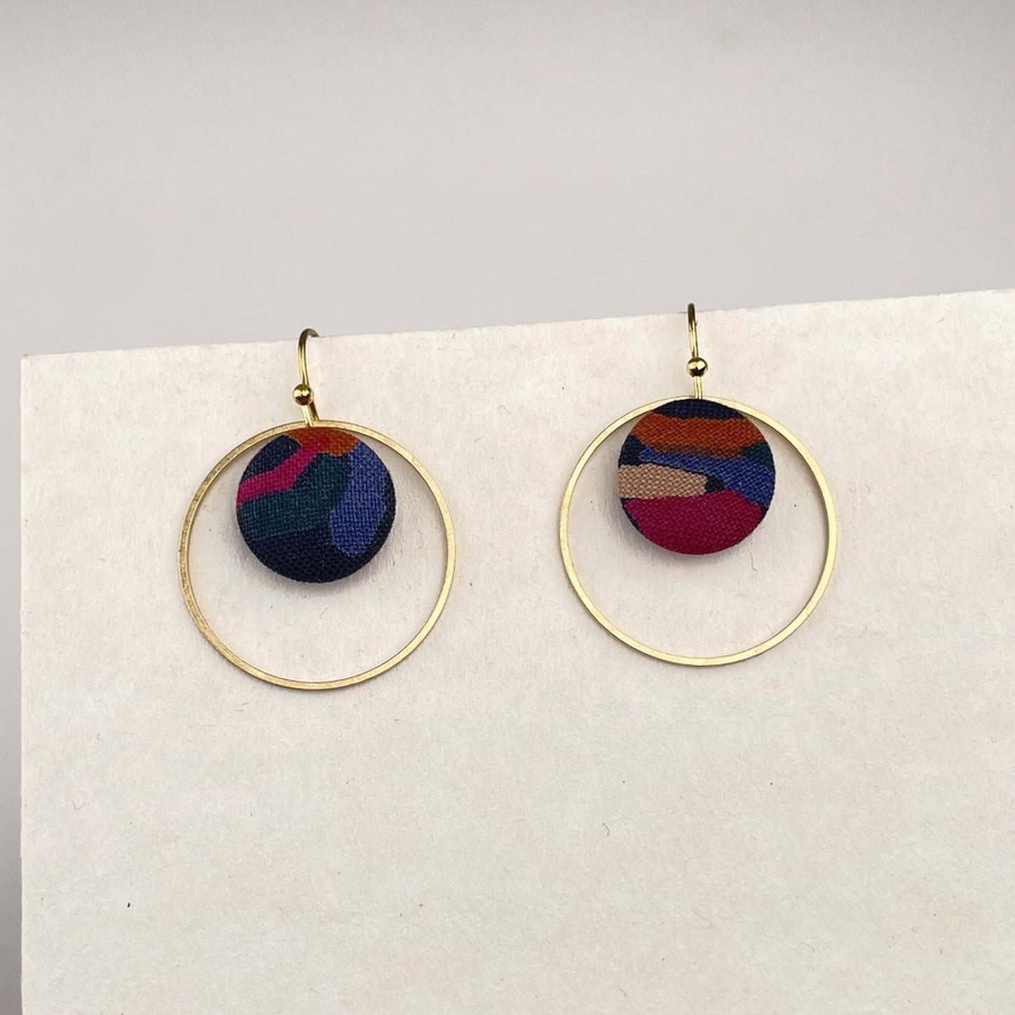 Ohrringe Inner Circle klein .Blau Klecks