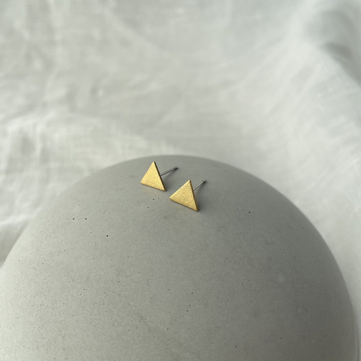 ✨Nira – gehämmerter Ohrstecker 🔺