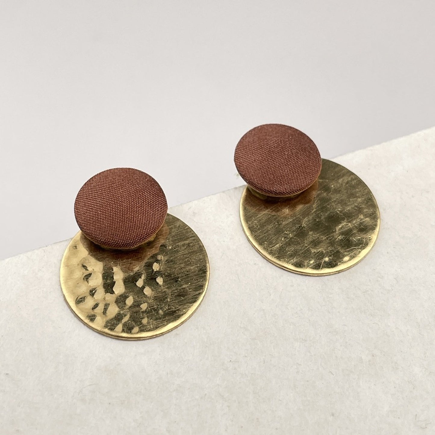 Ohrstecker Rundling in Mocca