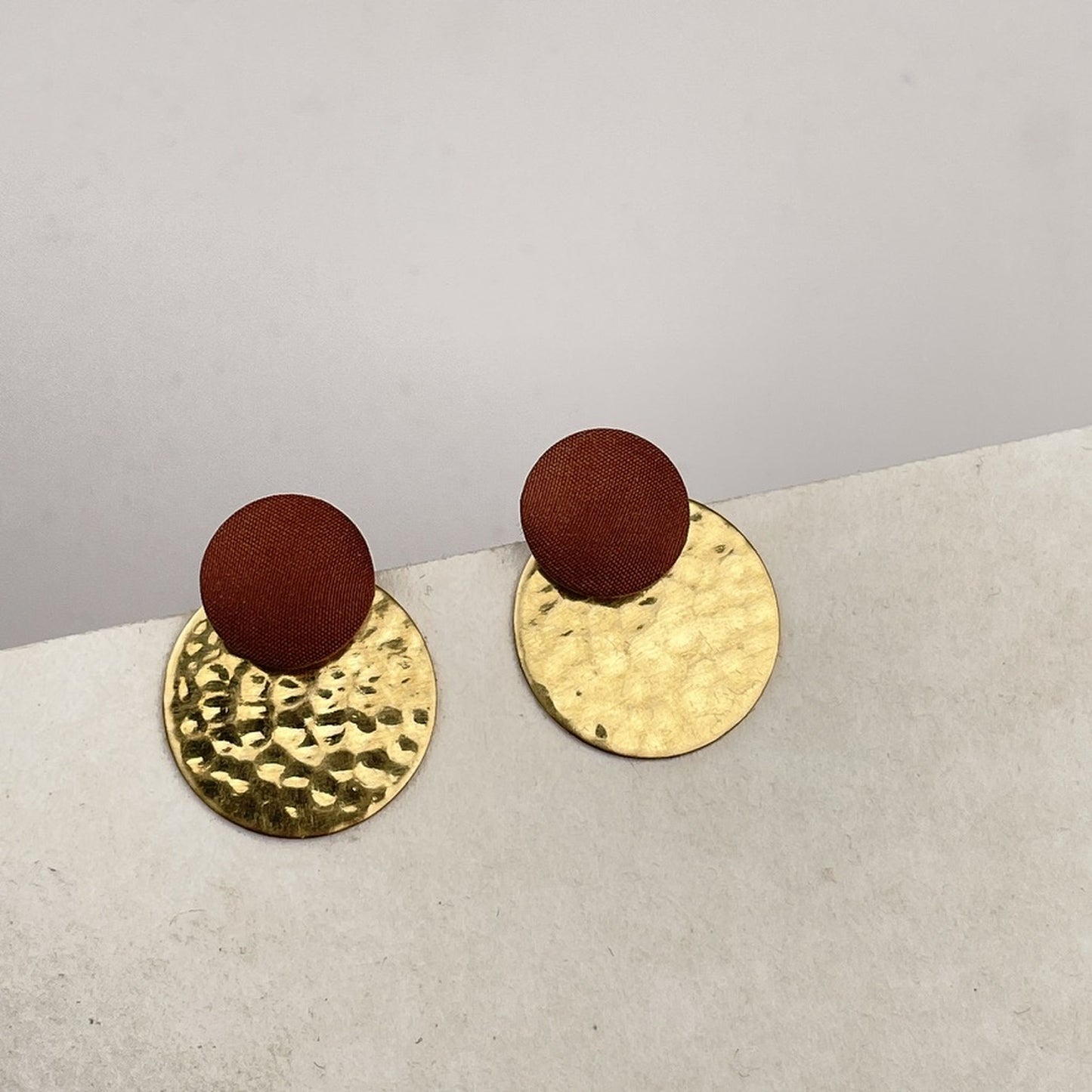 Ohrstecker Rundling in Mocca