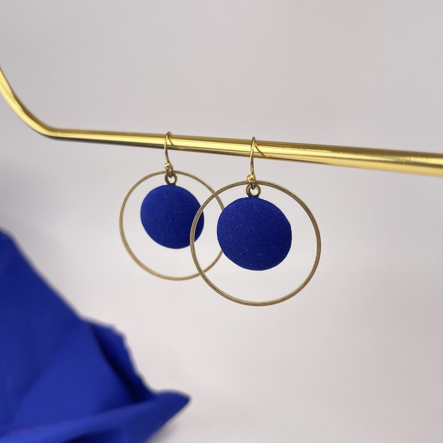 Ohrringe InnerCircle groß in Royalblau
