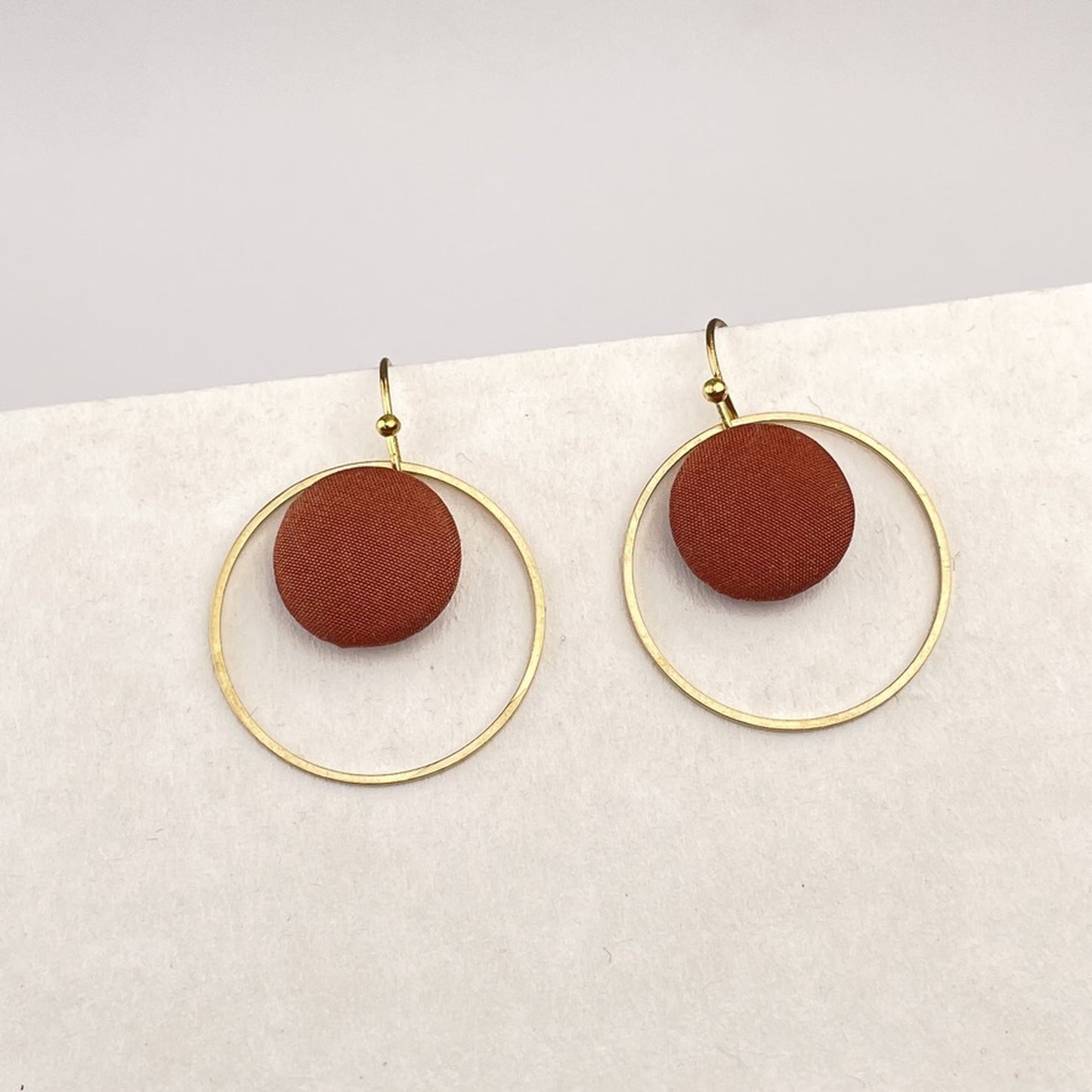 Ohrringe Inner Circle klein in Mocca