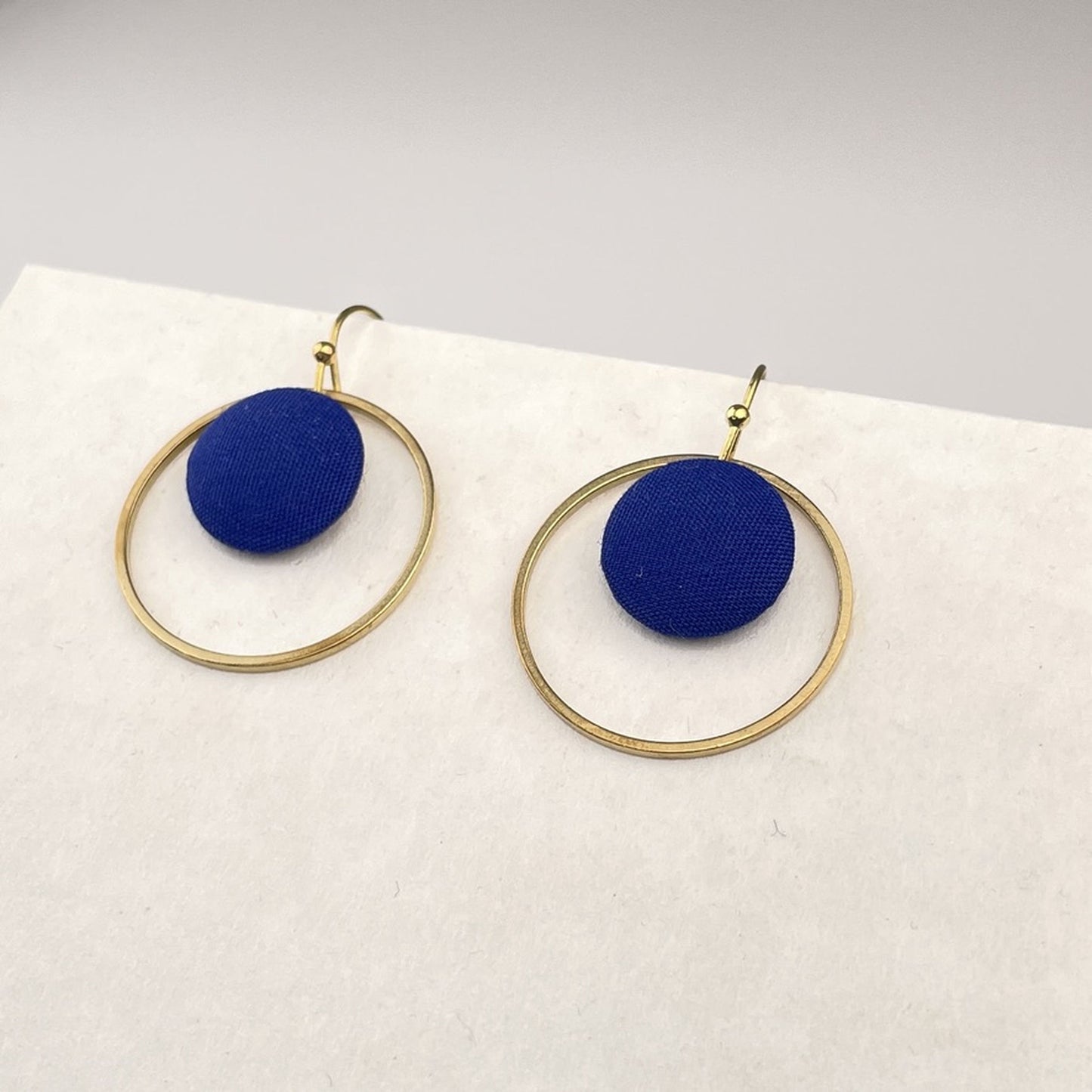 Ohrringe Inner Circle klein in Royalblau