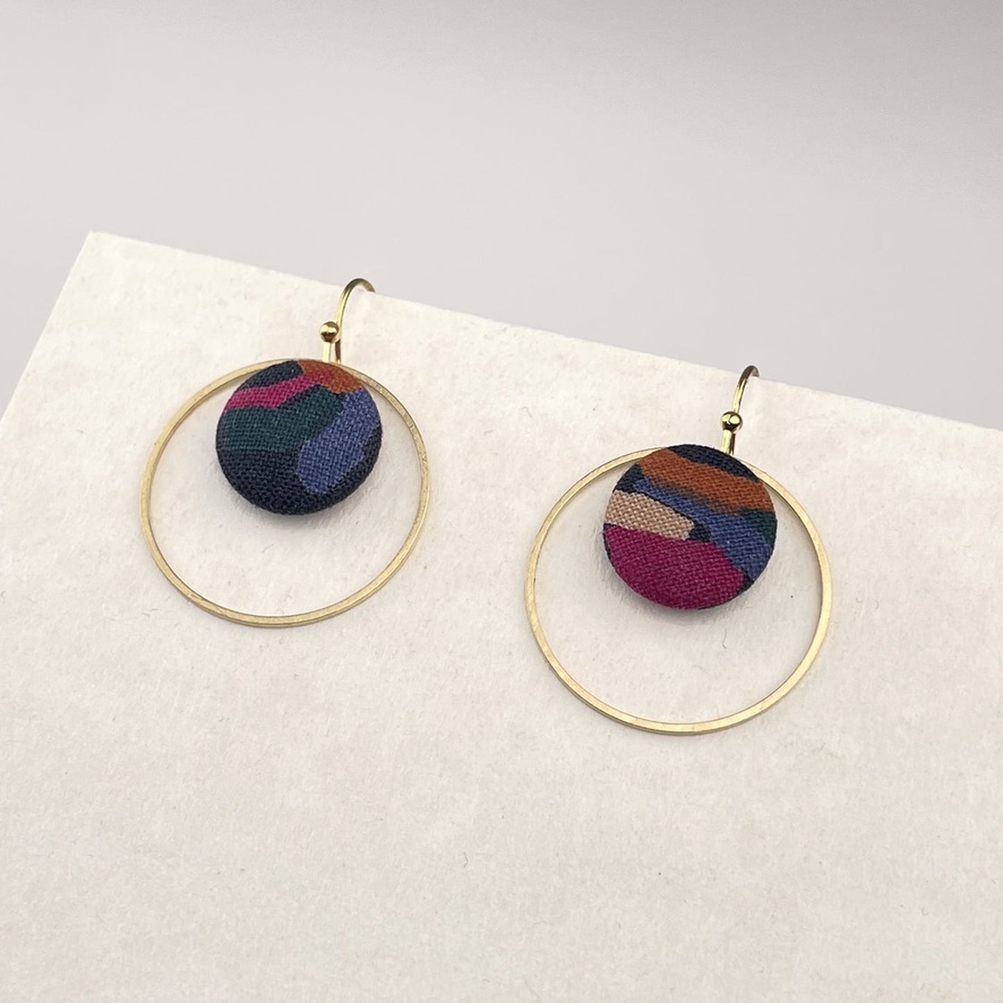 Ohrringe Inner Circle klein .Blau Klecks