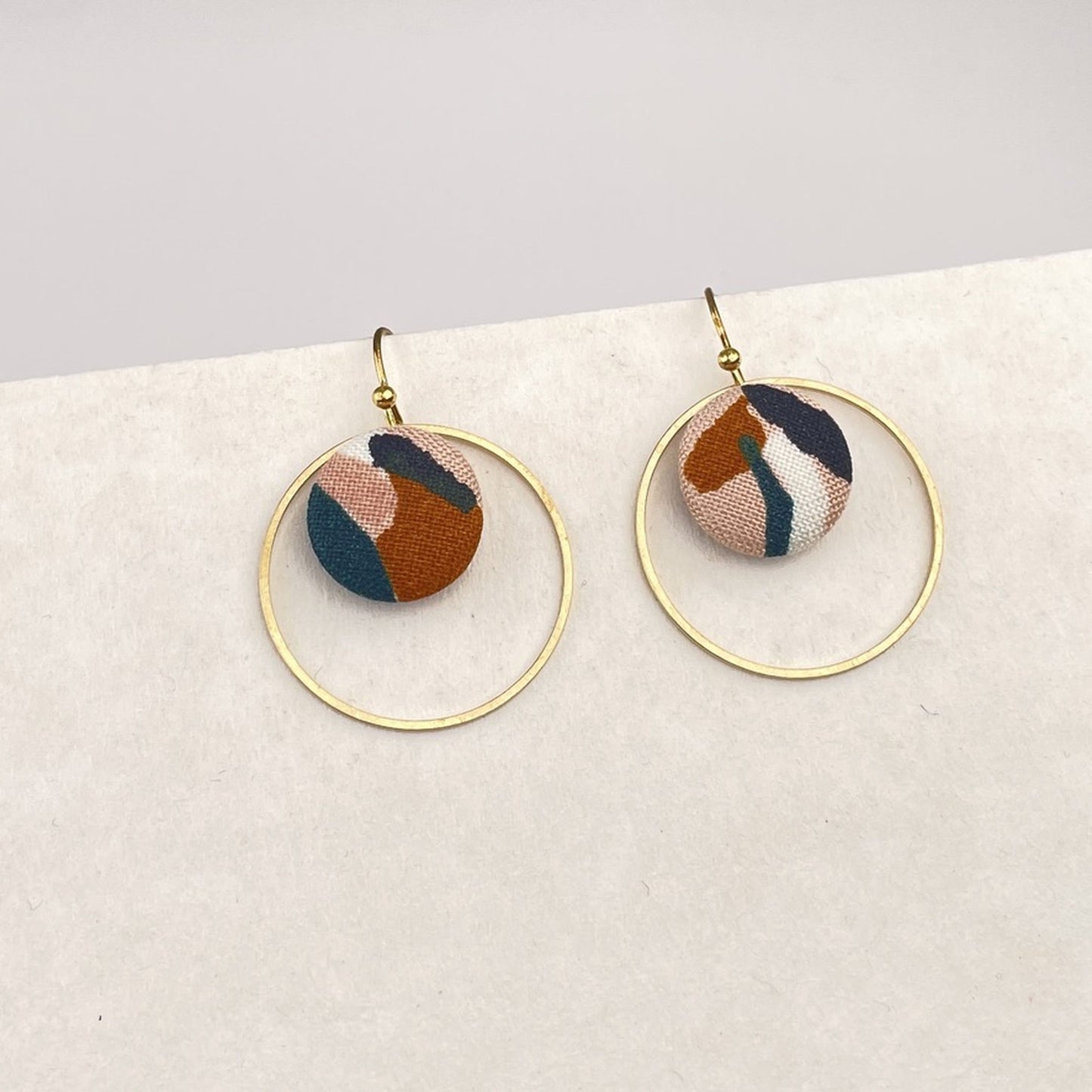 Ohrringe Inner Circle klein .Natural Klecks
