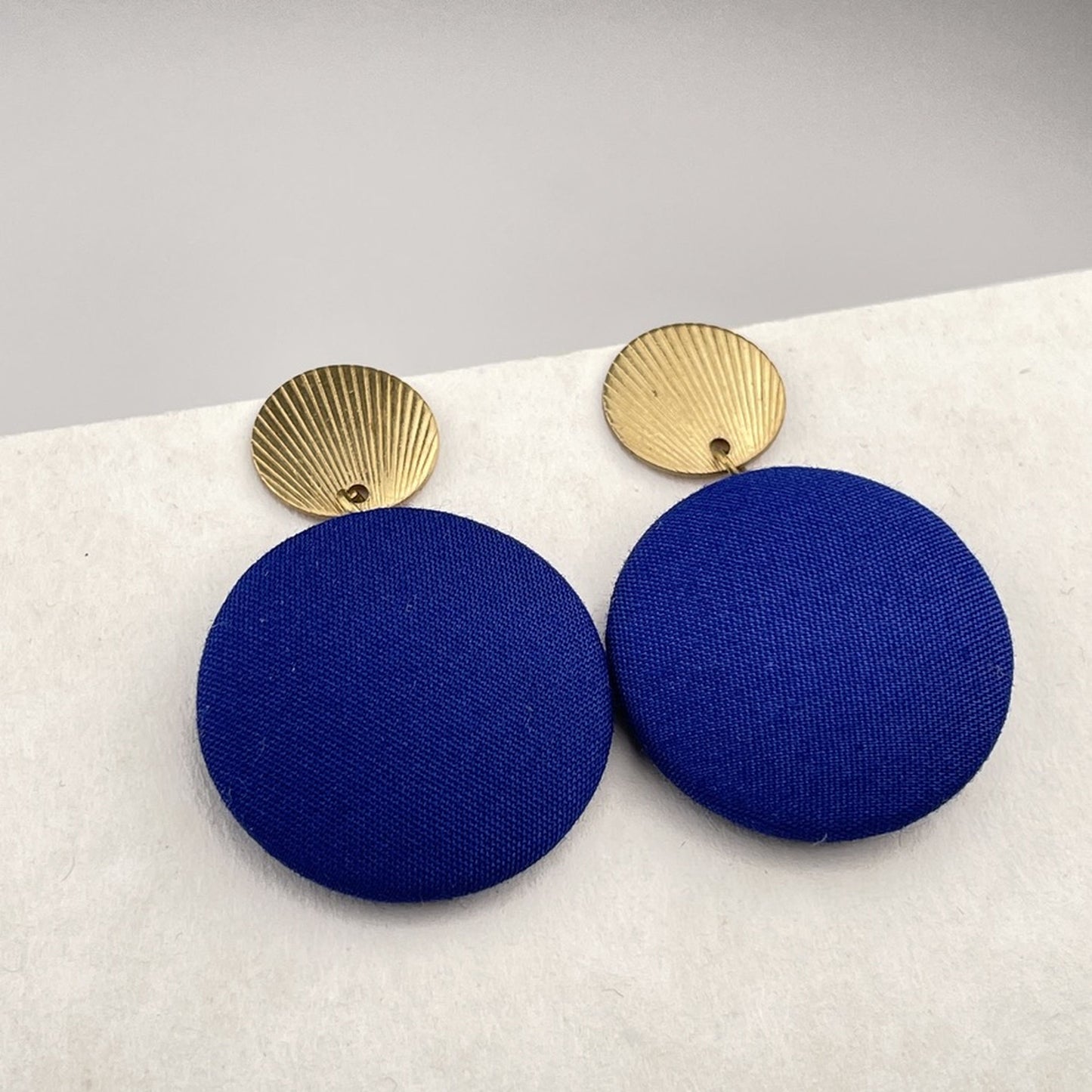 Ohrstecker MegaTransit in Royalblau