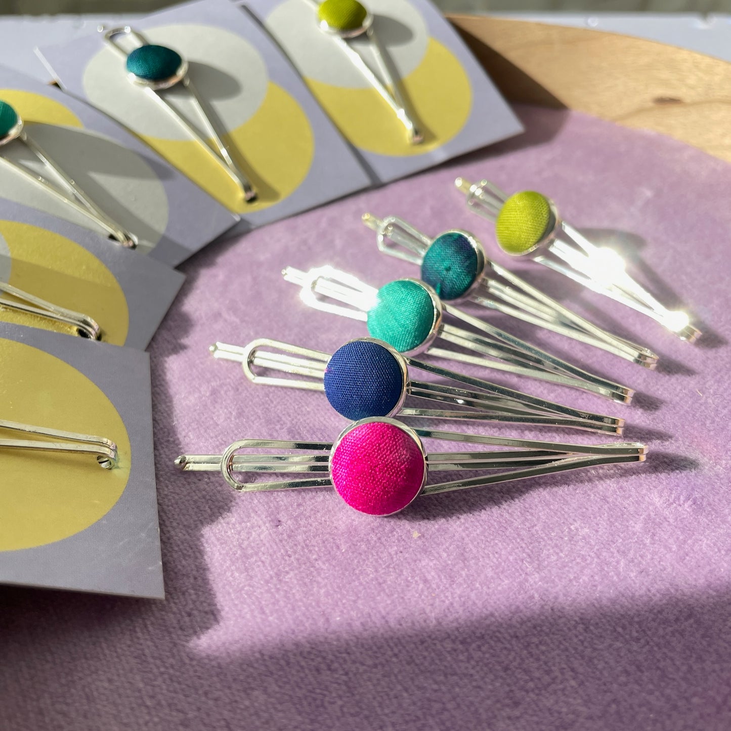 Haarspange *Little Pea*in Pralles Pink . Silber