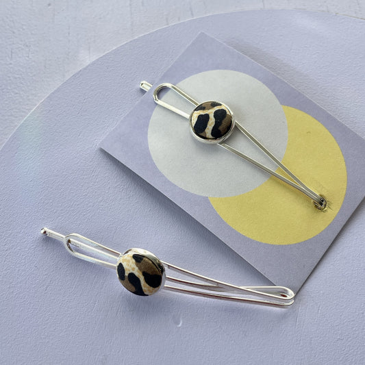 Haarspange *Little Pea*in Klecks Leo . Silber