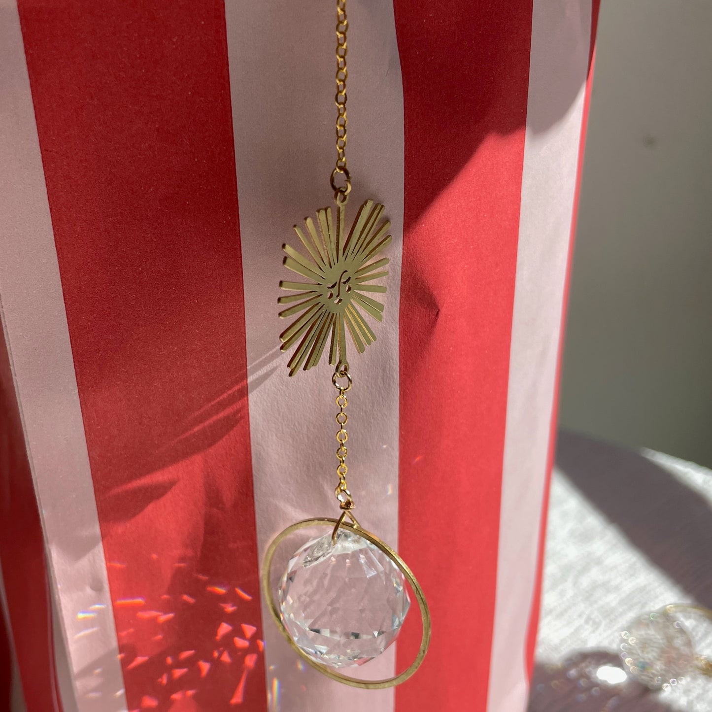 Suncatcher Mini Cheeky Sun / Lichtfänger / Fensterkristall  / Prisma