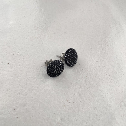 kleine Stoffstecker .  Silberglanz