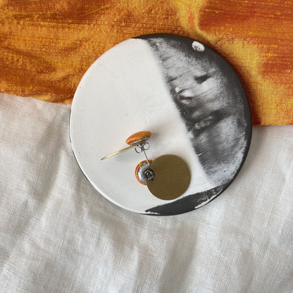 Ohrstecker Rundling . Orangegelber Seide . Sillow