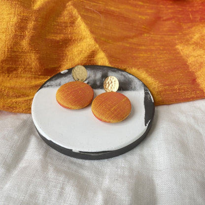 Ohrstecker MegaTransit in Orangegelber Seide . Sillow