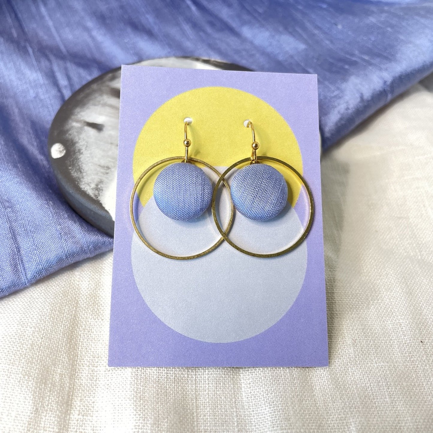 Ohrringe Inner Circle klein in Fliederblau