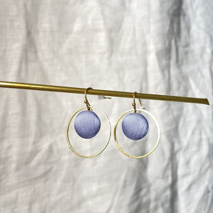 Ohrringe Inner Circle klein in Fliederblau