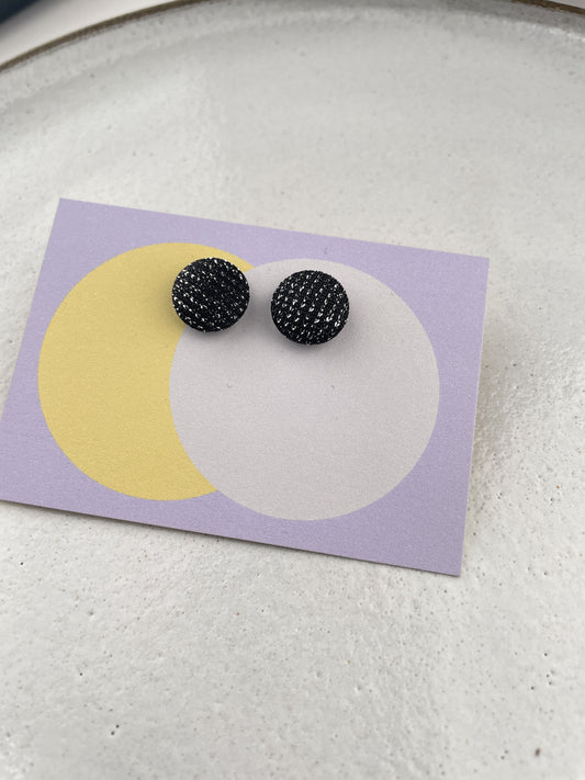 kleine Stoffstecker .  Silberglanz