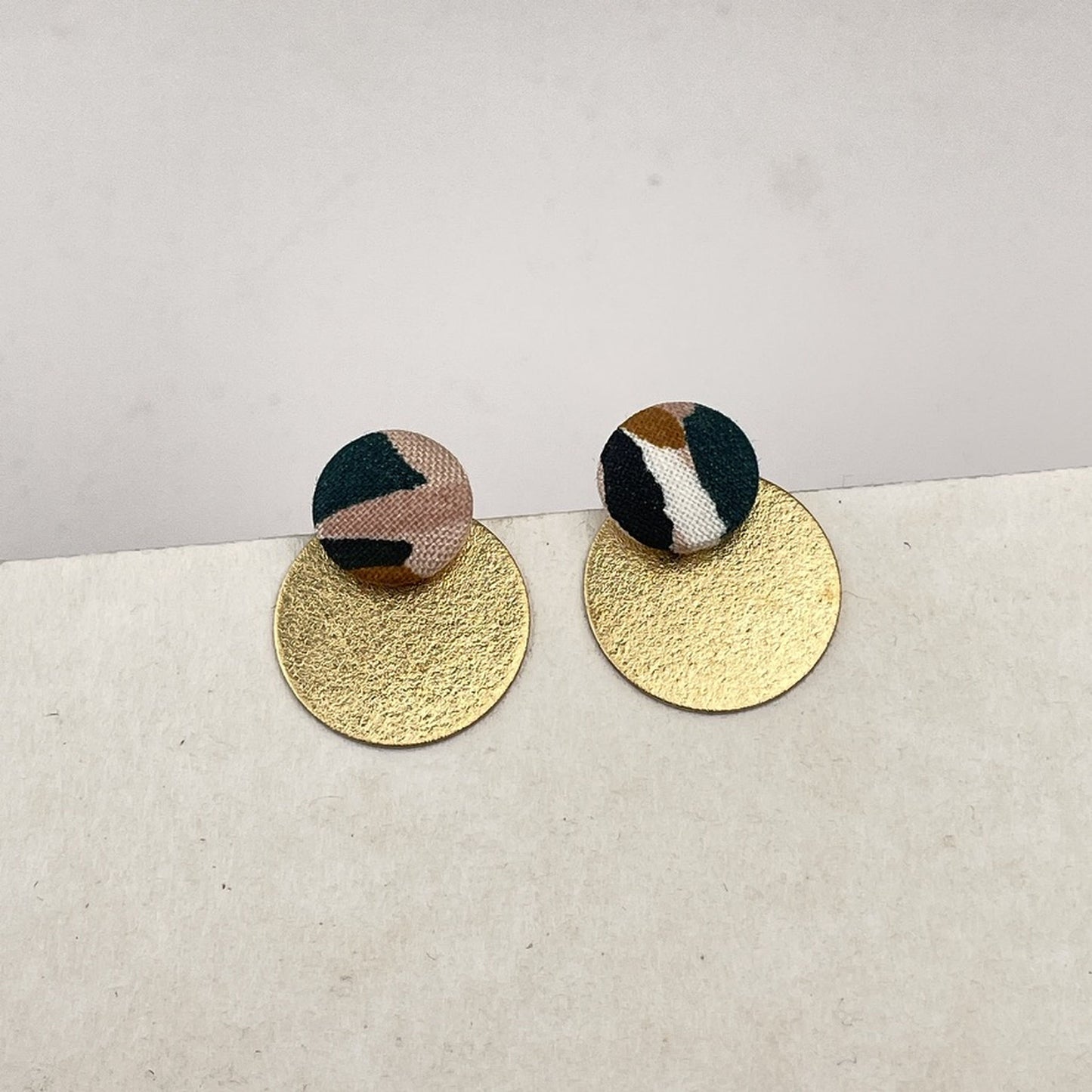 Ohrstecker Rundling .Natural Klecks