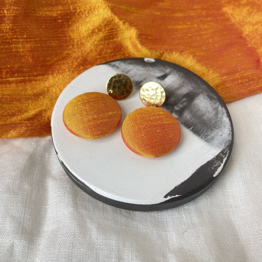 Ohrstecker MegaTransit in Orangegelber Seide . Sillow