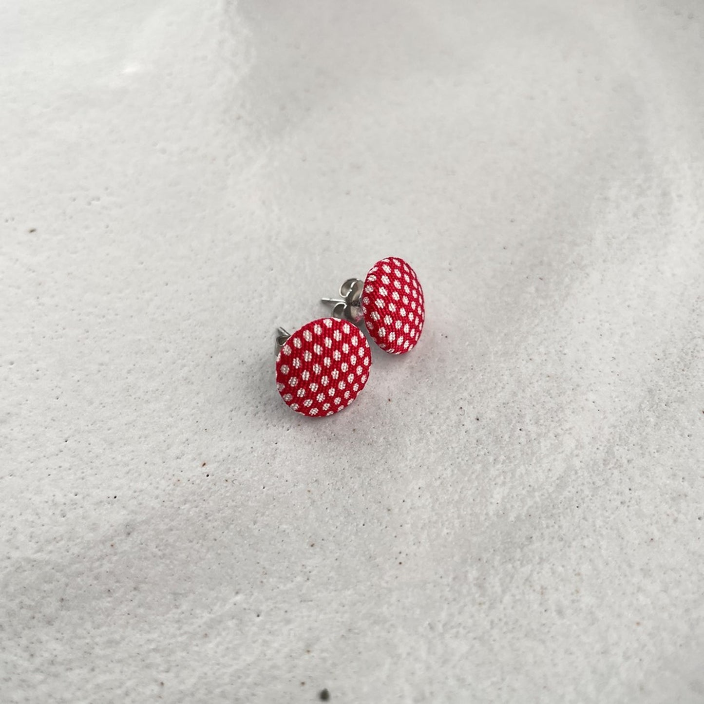 kleine Stoffstecker . PolkaDots rot