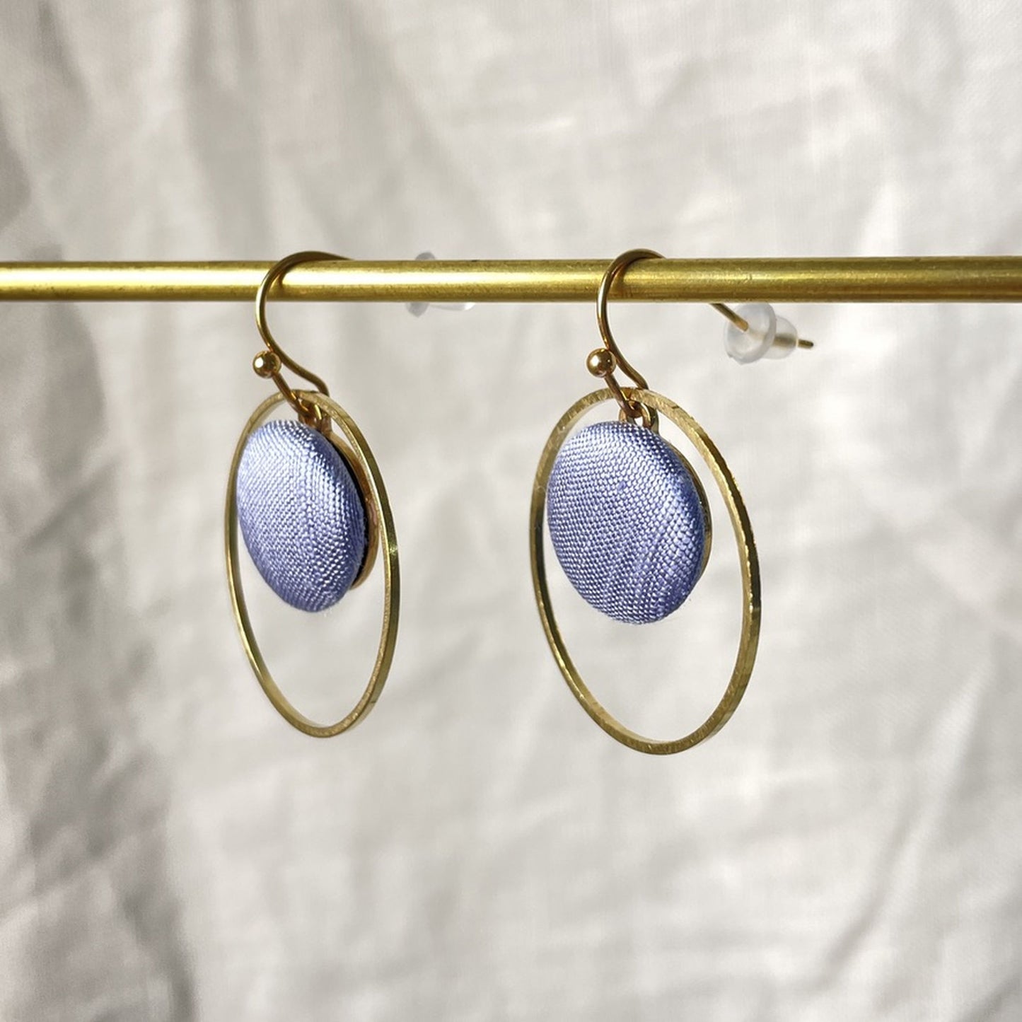 Ohrringe Inner Circle klein in Fliederblau