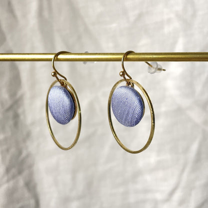 Ohrringe Inner Circle klein in Fliederblau