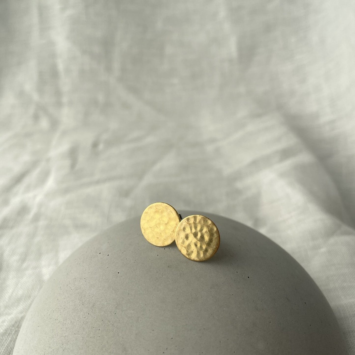 ✨Dari – gehämmerter Ohrstecker    ⚪️