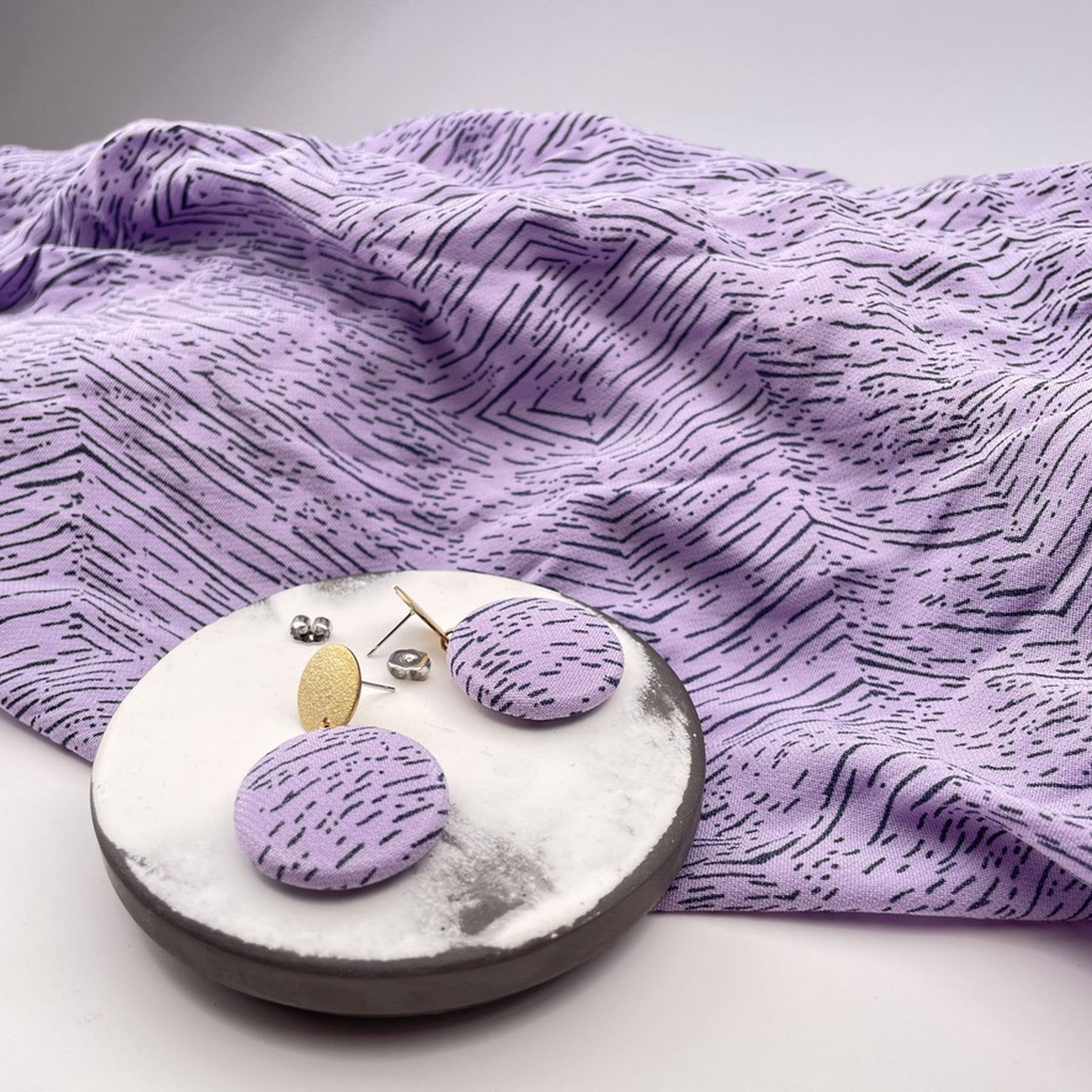 Ohrstecker MegaTransit . Fliederline