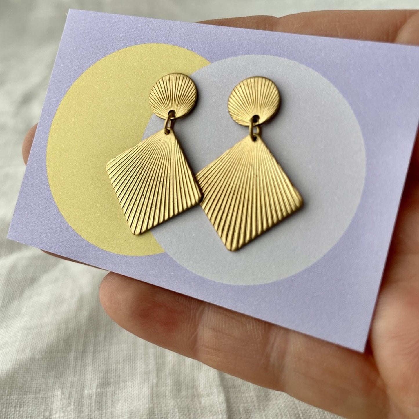 ✨Kuar – Ohrstecker mit Kreis und Quadrat in Muschelmuster