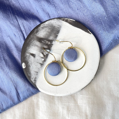 Ohrringe Inner Circle klein in Fliederblau