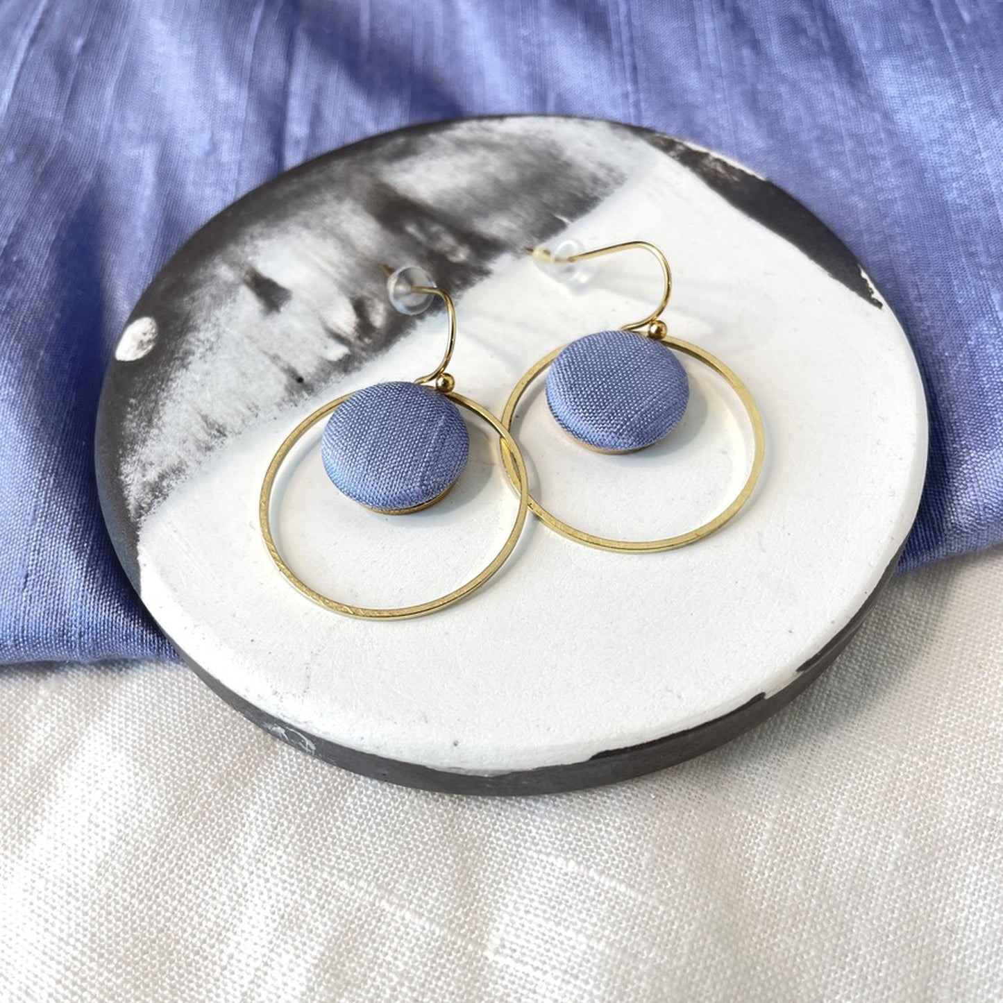 Ohrringe Inner Circle klein in Fliederblau