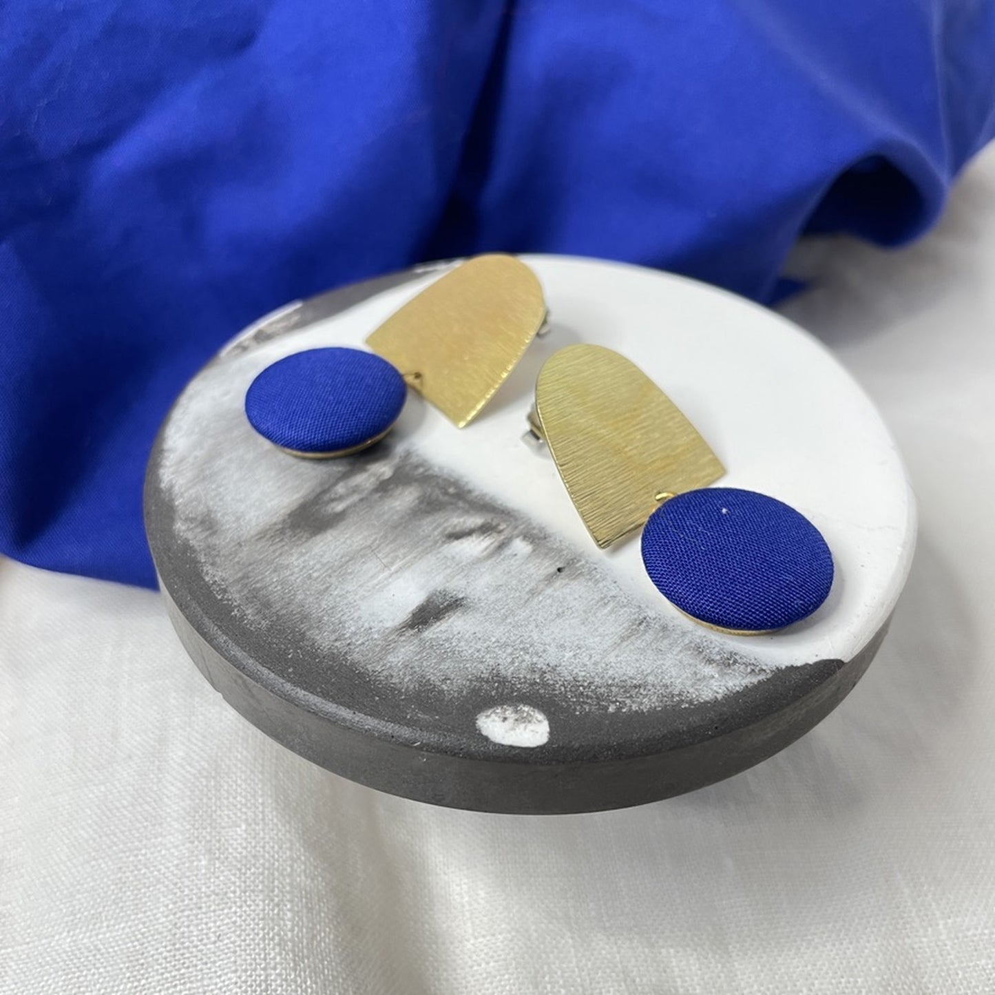 Ohrstecker Monta. Royalblau