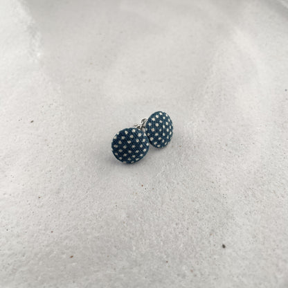 kleine Stoffstecker . Polkadots blau