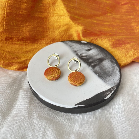 Ohrstecker Ringlein . Orangegelber Seide . Sillow